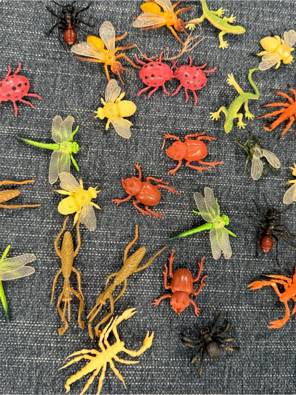 Mixed Color Reptile & Insect Toy Set for Pets Reptile Accessories